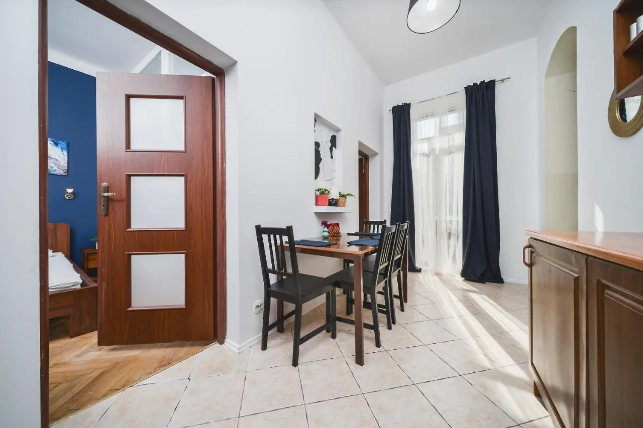 2 Bedroom Apartment Next To The Main Railway Station - By Upstairs Krakow 0*,  Poland
