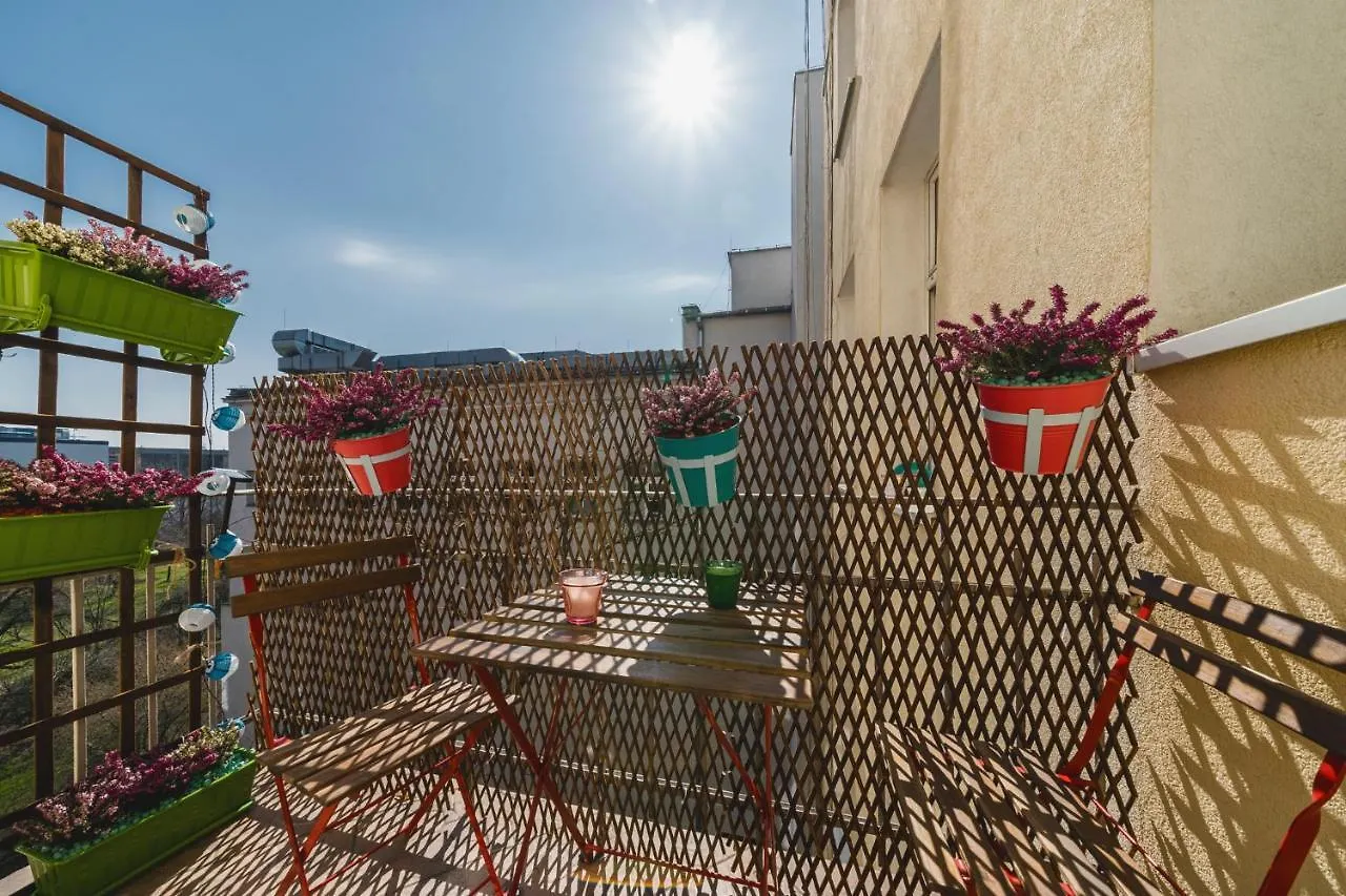 2 Bedroom Apartment Next To The Main Railway Station - By Upstairs Krakow